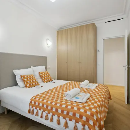 268 - Superb In Apartment *